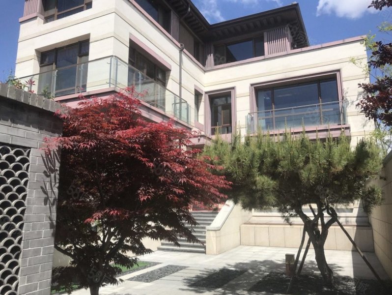 颐和天璟家园(别墅)4室5厅4卫290㎡南北689万