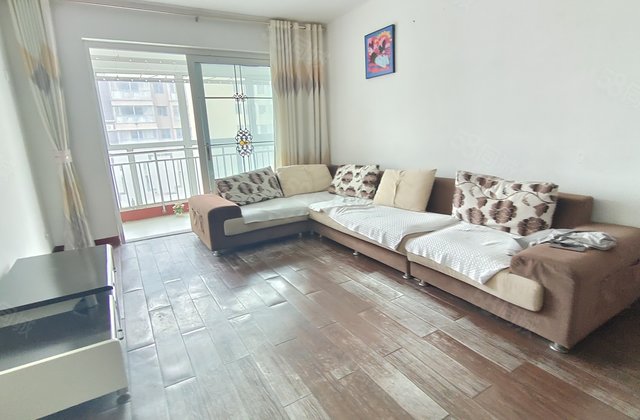 龙湾东门 商品房 带储藏室 三室两厅两卫 免大税