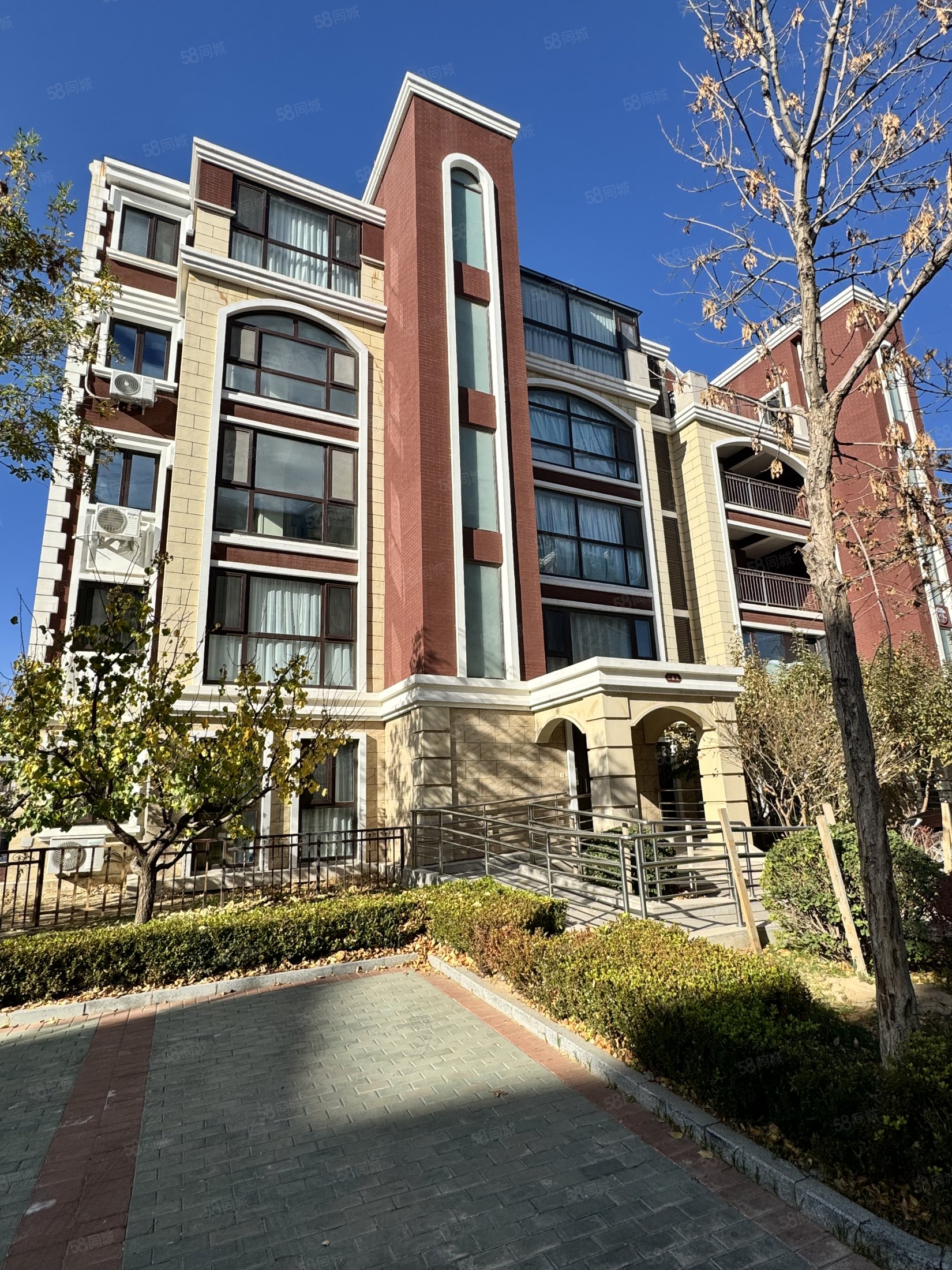 拉斐水岸(别墅)3室2厅3卫158.5㎡南北180万