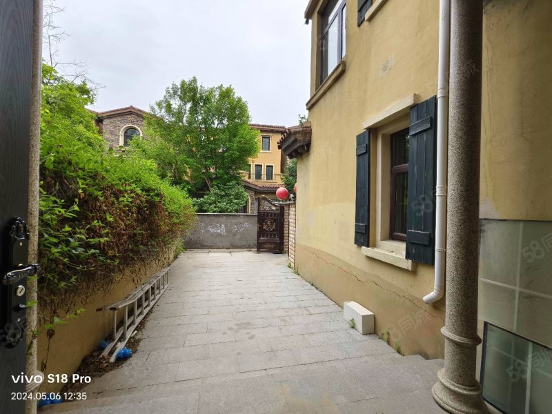 龙湖香醍漫步(别墅)6室4厅4卫324㎡南北270万