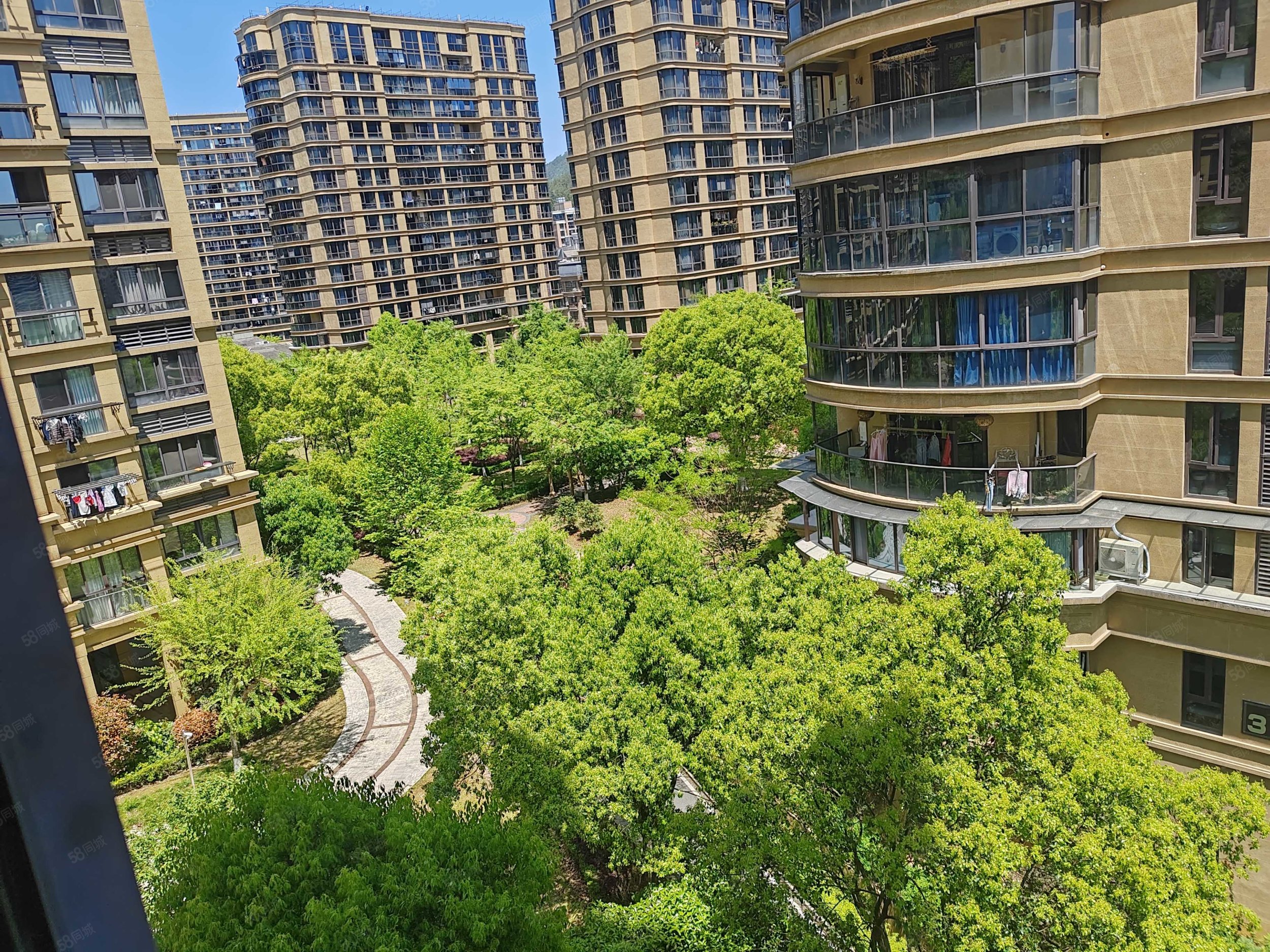 东方广场(开化)4室2厅2卫131㎡南175万