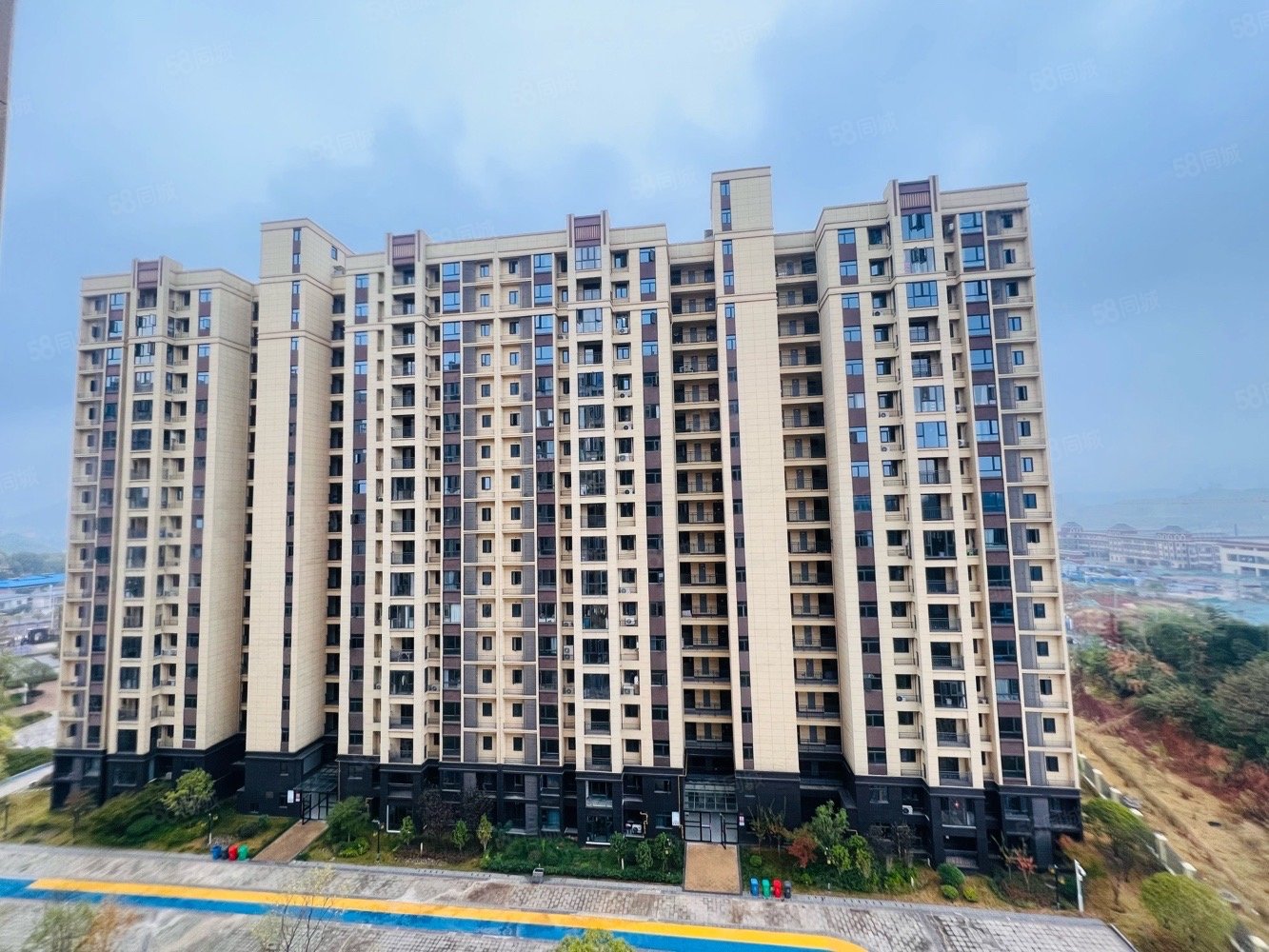 中鼎山水华庭3室2厅2卫137㎡南75万