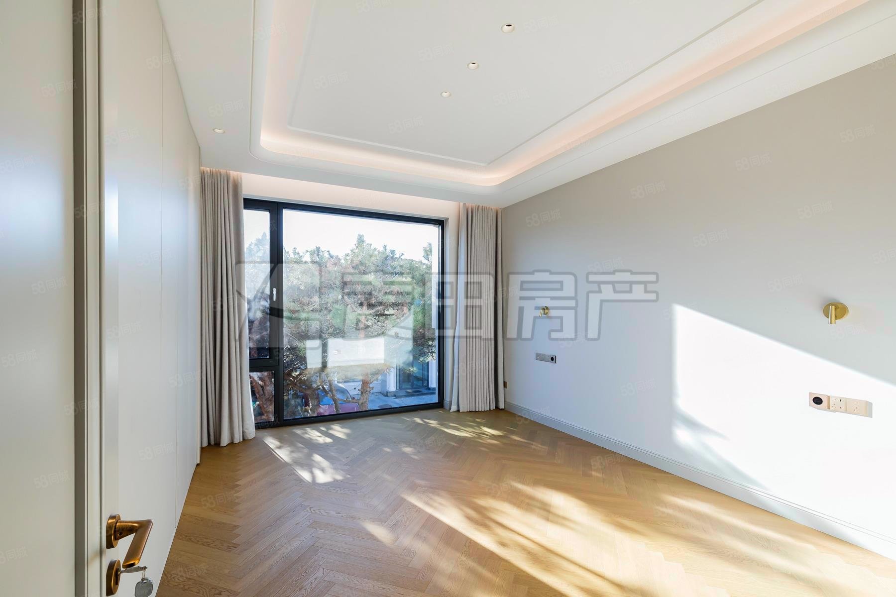 裕京花園別墅5室3廳4衛(wèi)291.11㎡南北2900萬