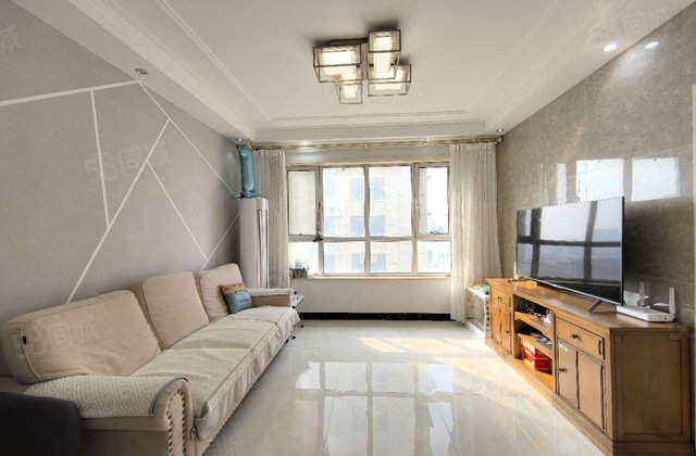 出售中央丽都精装三室 边户采光好 有储藏室 南北通透