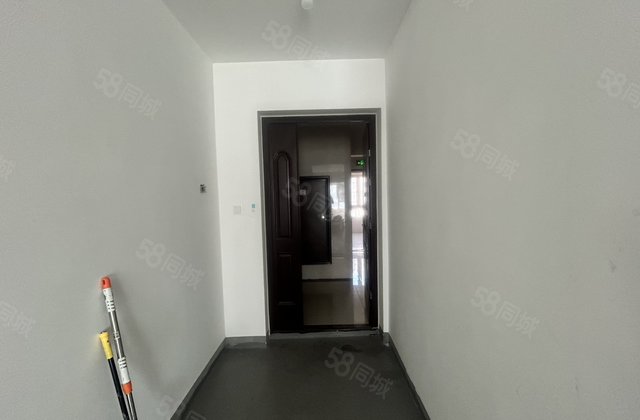 锦绣学府 非顶层 带车位 总价低 价格合适