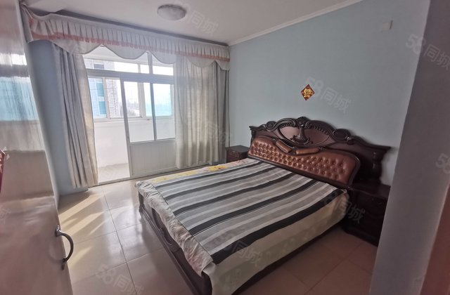 两室两厅一卫,可以隔断三室,带地下室,价格可议,房东直卖