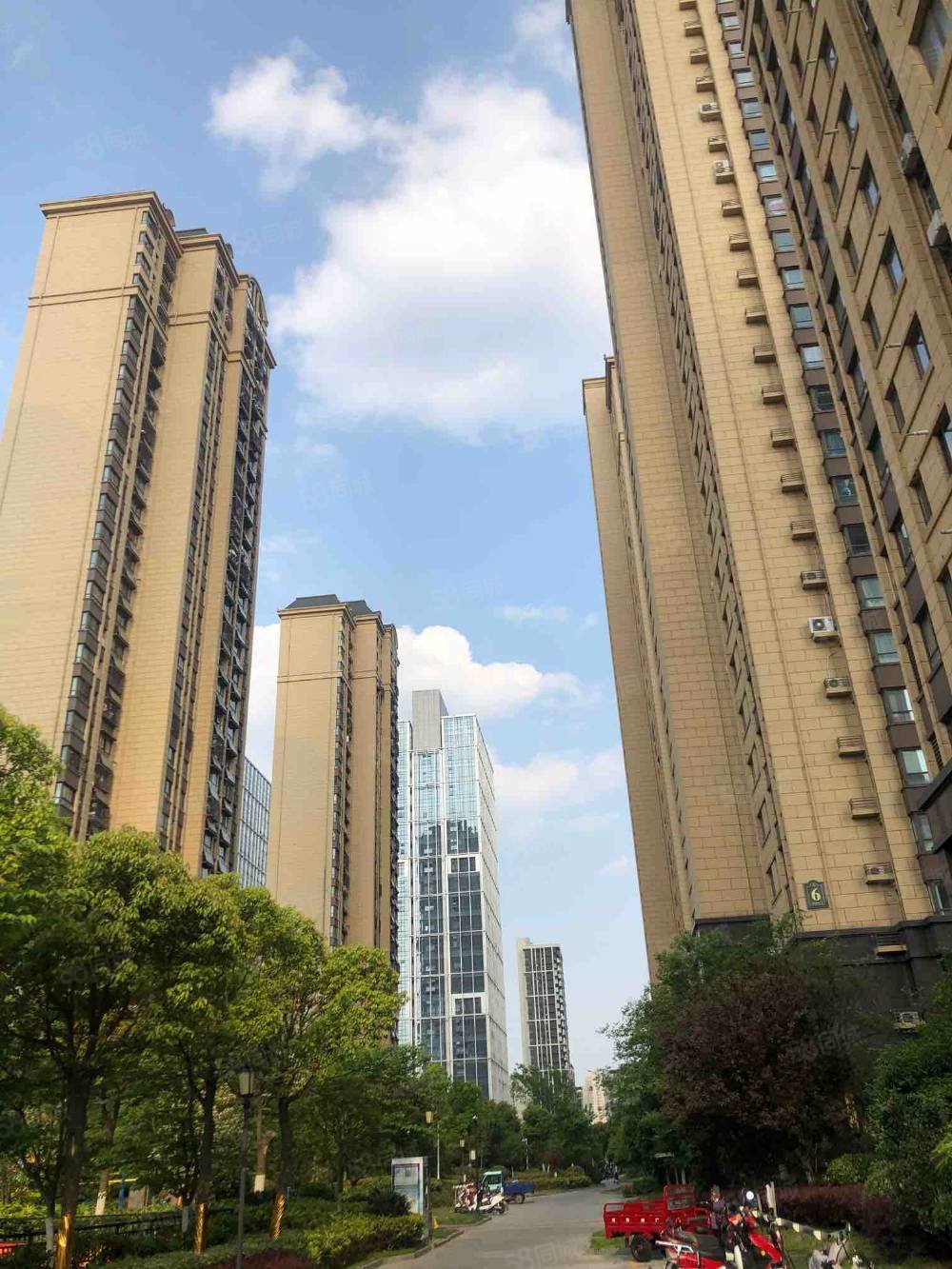 【10图】急售85平117万包税 好楼层 国开公馆两室