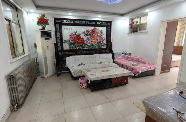 阳光      好楼层，南北通透，全明户型