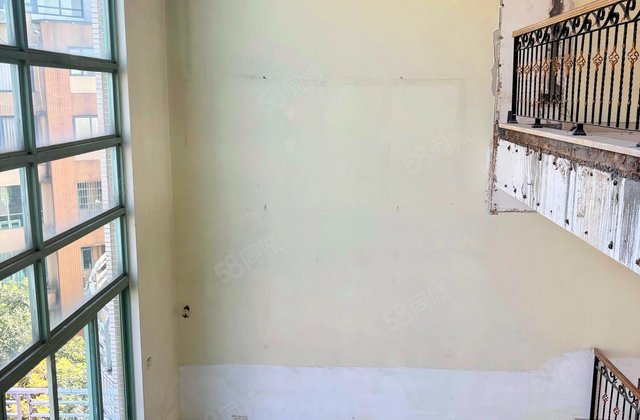 汇江假日花园4室3厅256.74㎡257万二手房图片