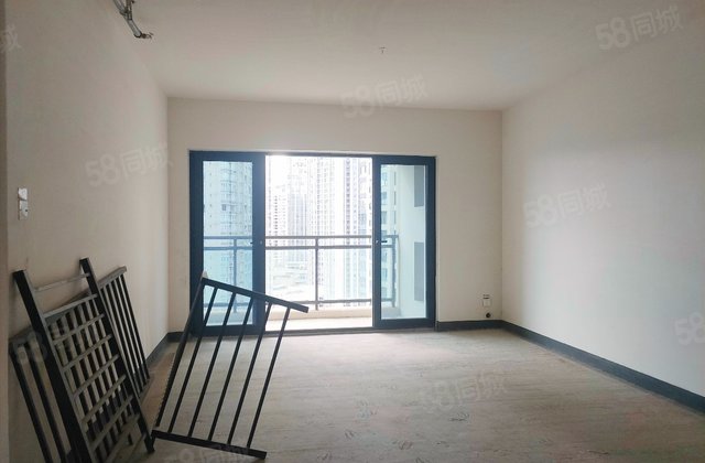 华润凤凰城4室2厅136.74㎡203万二手房图片