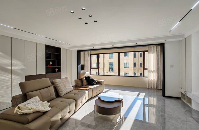 绿地斐勒公馆2室2厅2卫120㎡南北79万