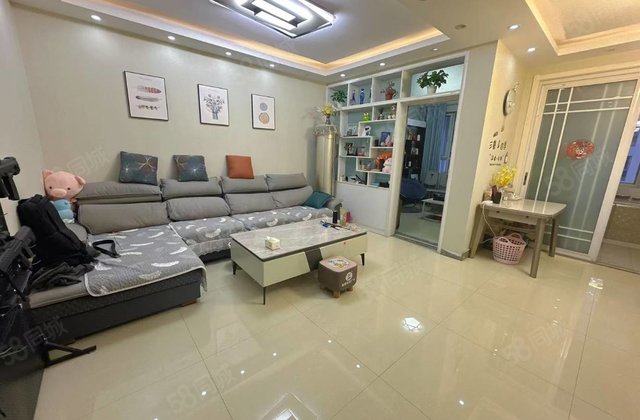 急售，送车位储藏室，婚房精装修，莲湖花园，万达