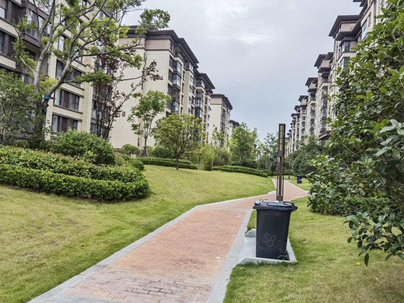 尚品天成3室2厅2卫127㎡南北56万