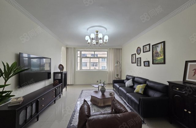 文轩旁 别墅区 凤凰新城 精装修大三室 免大税 送储藏室