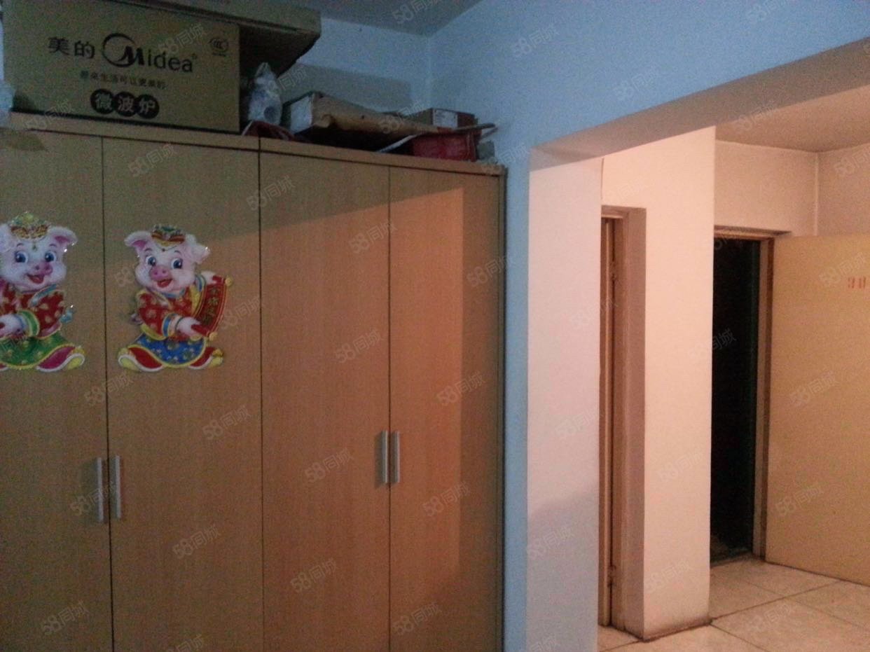 濱河路小區(qū)1室2廳1衛(wèi)75.51㎡南北135萬