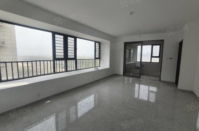 房东急售 西边户 大三室 诚心出 送车位 储藏室 随时可看