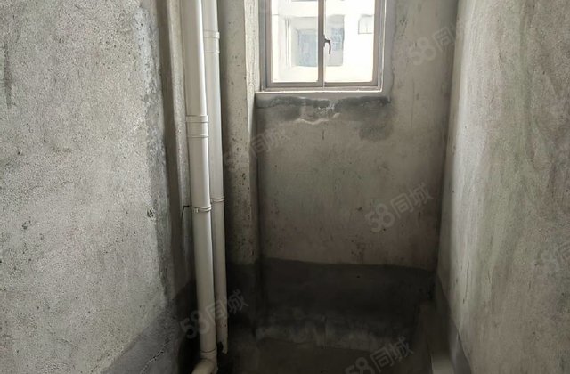 巴黎春天4室2厅160㎡60.8万二手房图片