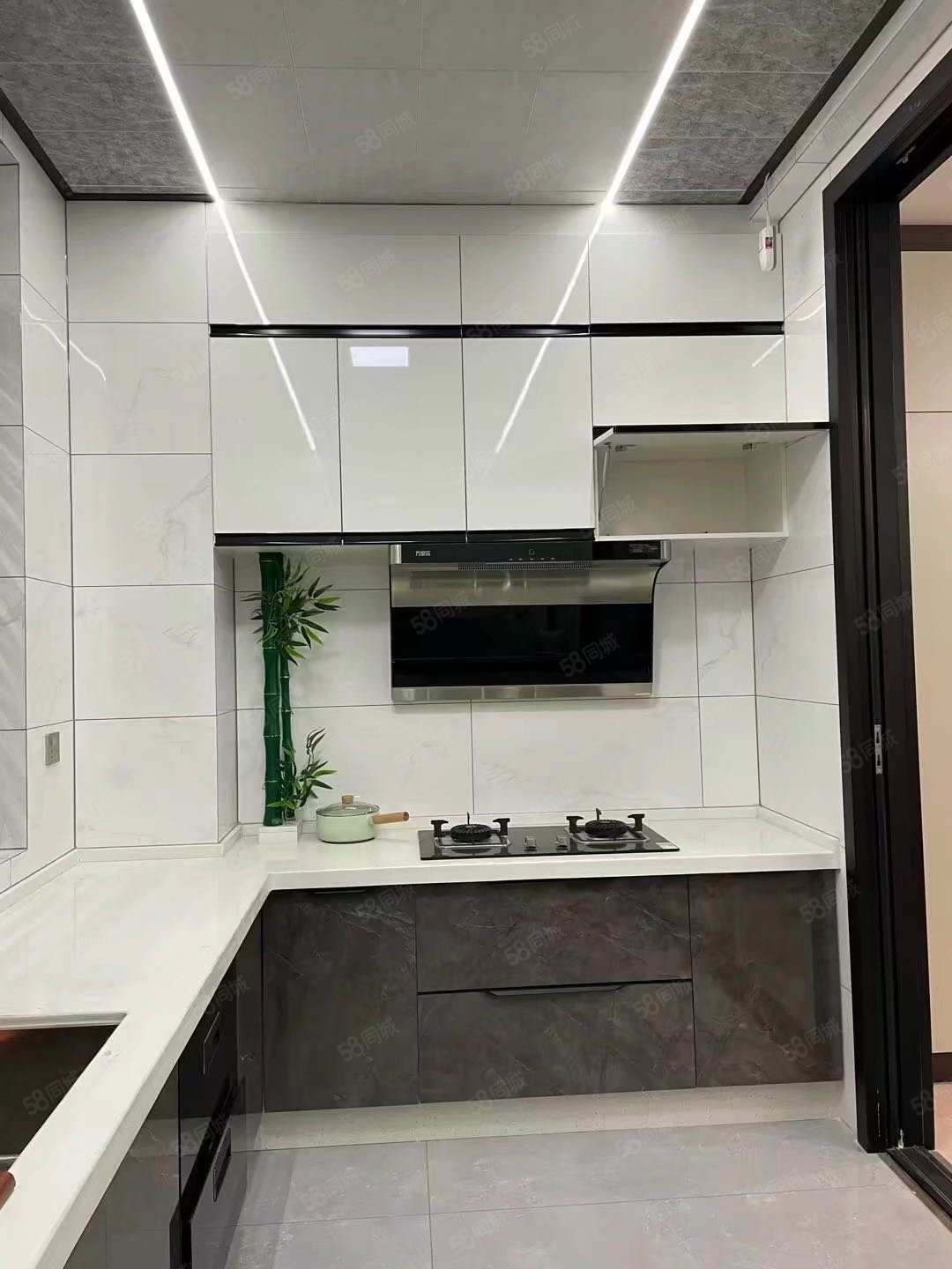 悦湖城3室2厅2卫141㎡南北119万