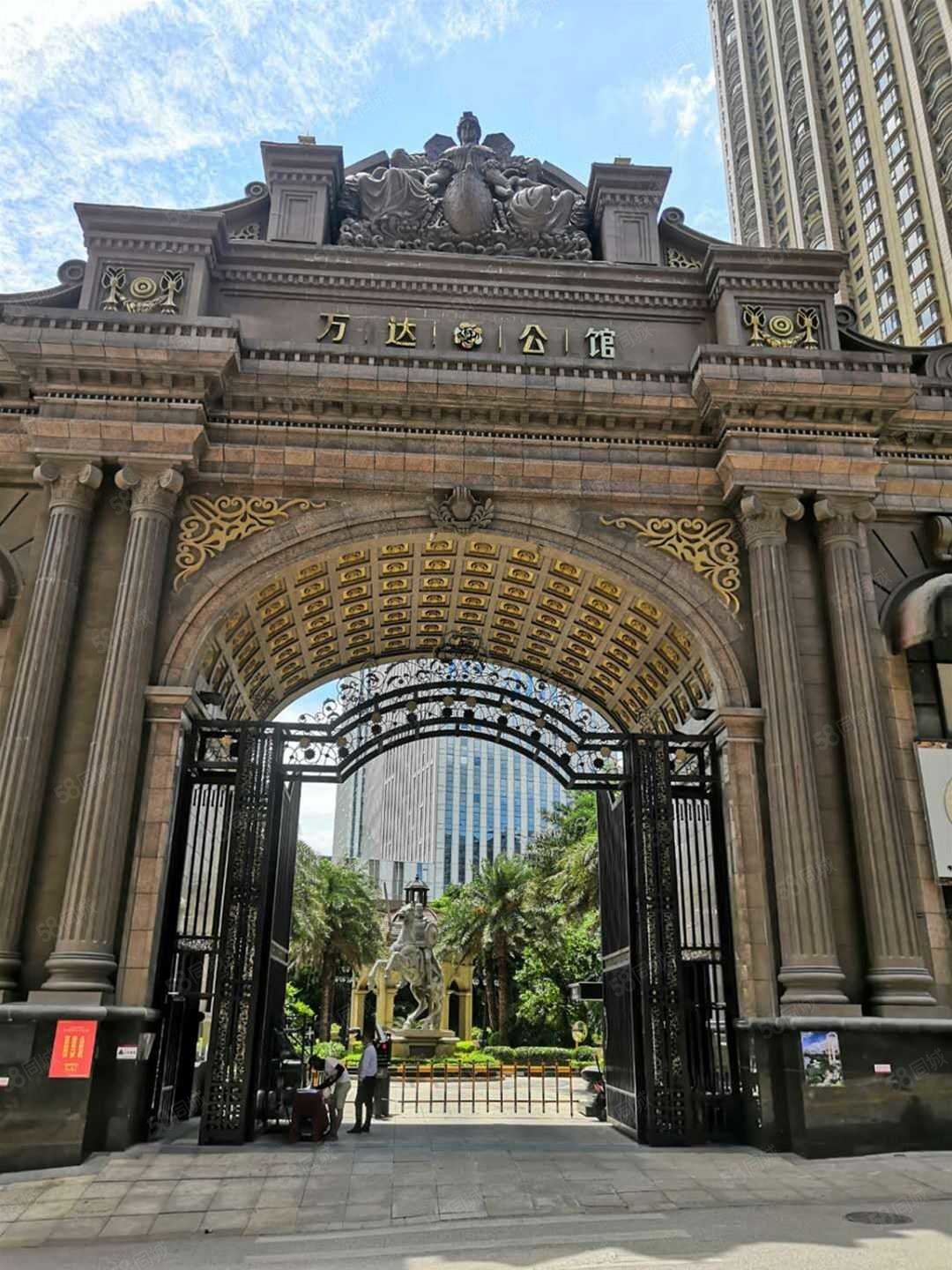 青秀万达公馆4室2厅3卫224.45㎡东520万