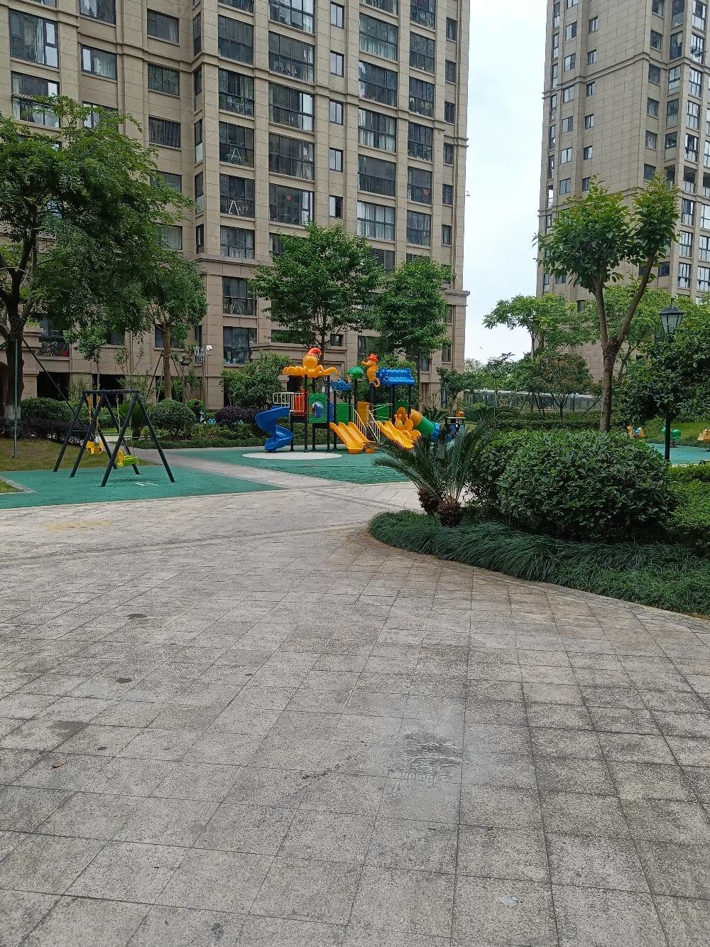 东厦海岸明珠花园4室2厅2卫168.2㎡南北410万