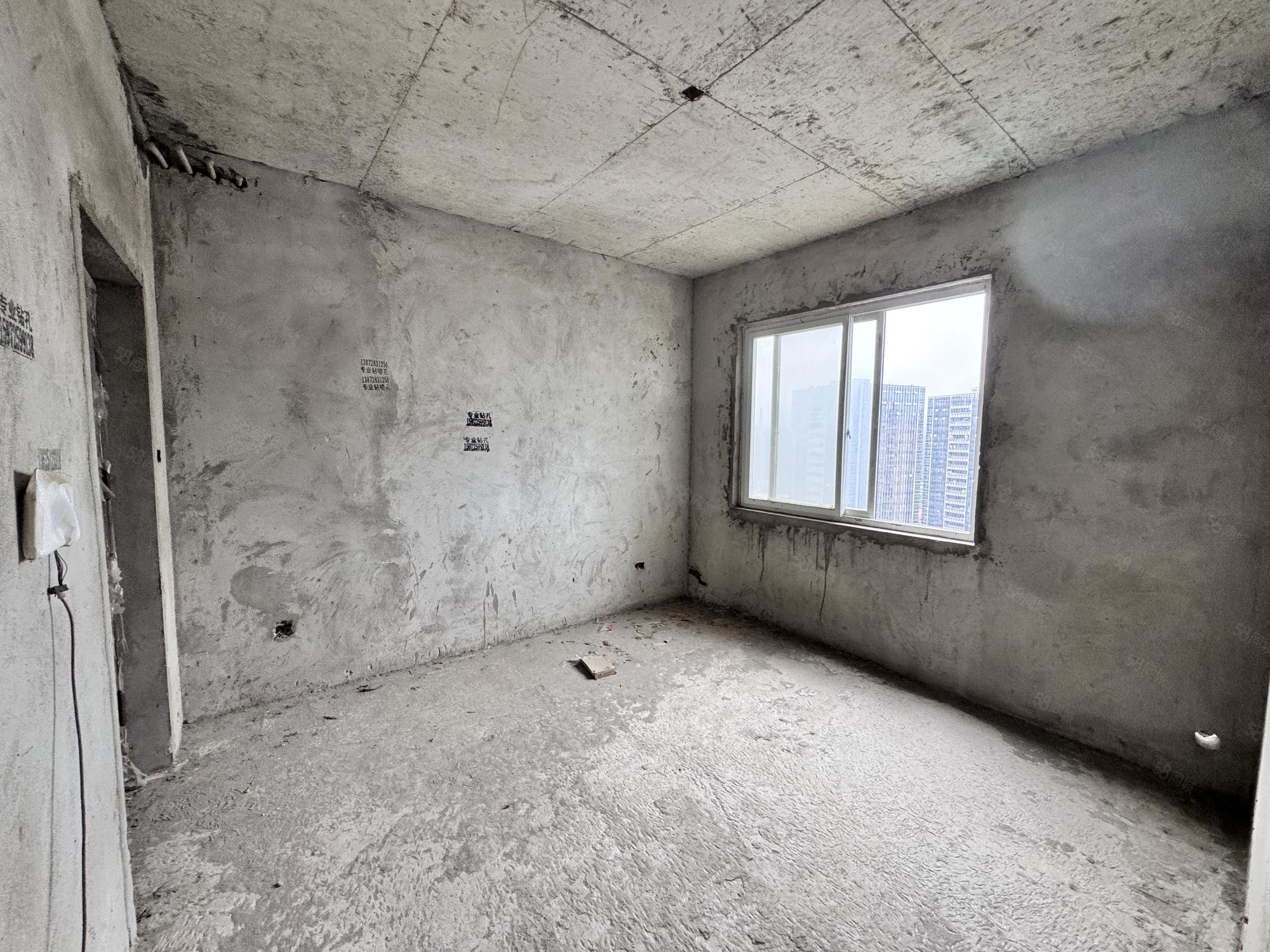 腾龙国际1室1厅1卫55.66㎡南26万