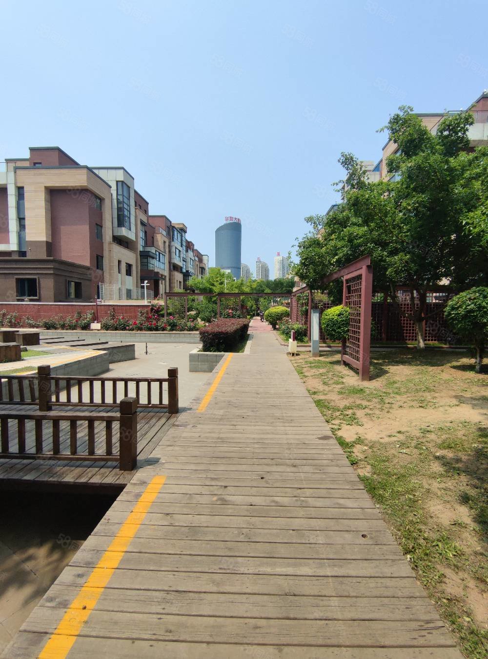 湖海假日3室2厅2卫147㎡南北75万