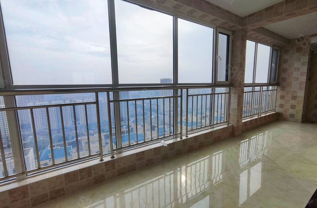 颐和御园4室2厅197㎡79.8万二手房图片