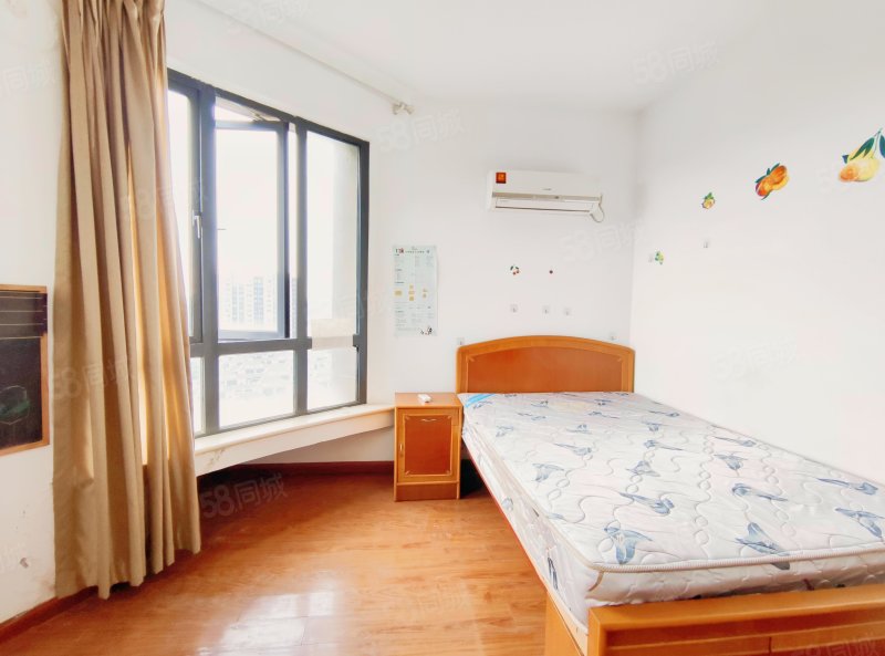 华亭公寓(松江)4室2厅2卫163.69㎡南北588万