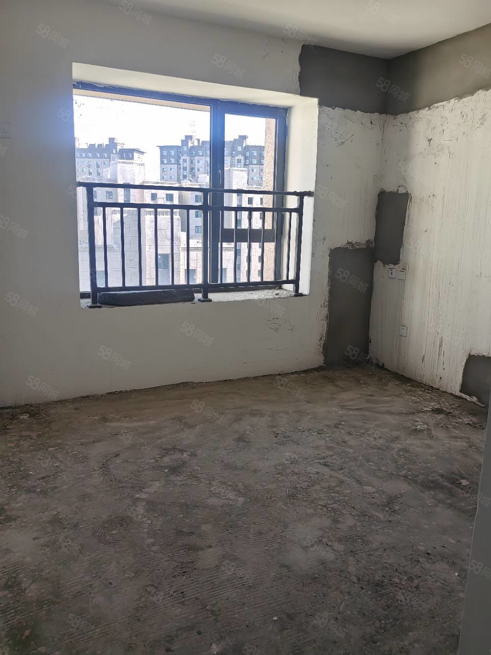 绿地斐勒公馆3室2厅2卫147㎡南北79.5万