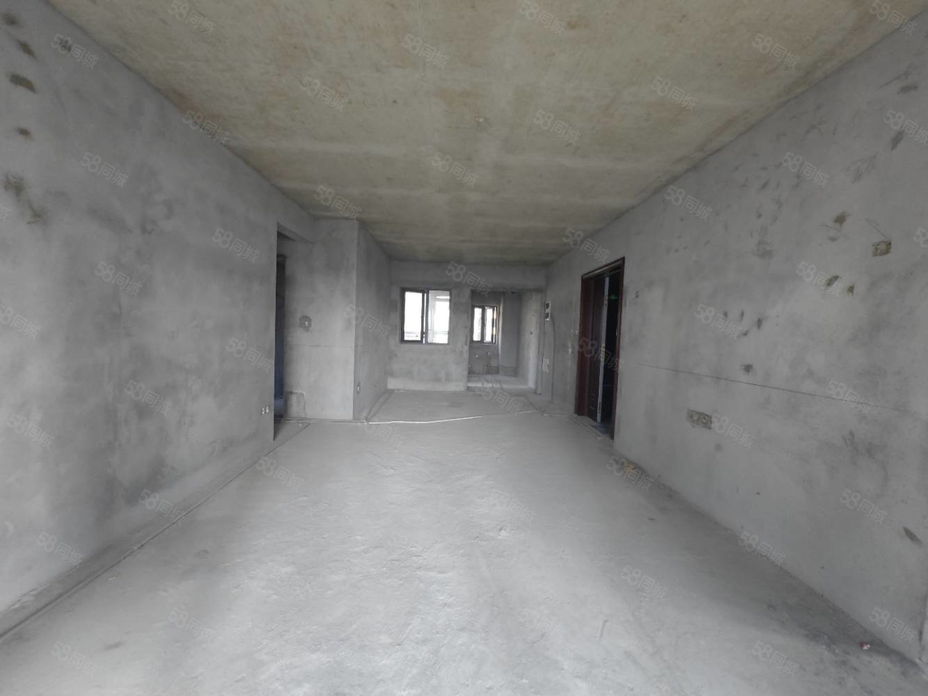 恒大绿洲4室2厅2卫150㎡南北87.8万