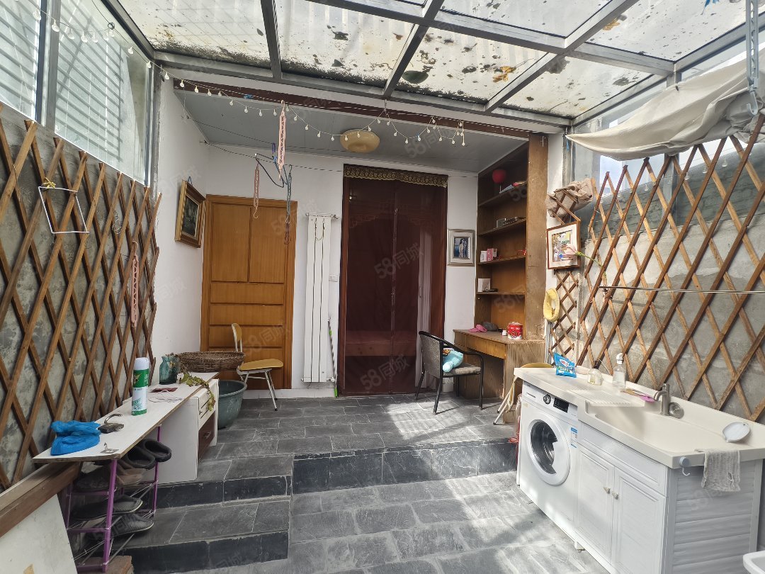 沿河小区2室2厅1卫60㎡南42万