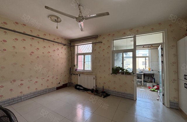 房东急售 多层总价30多万 砖瓦二厂家属院 停车方便