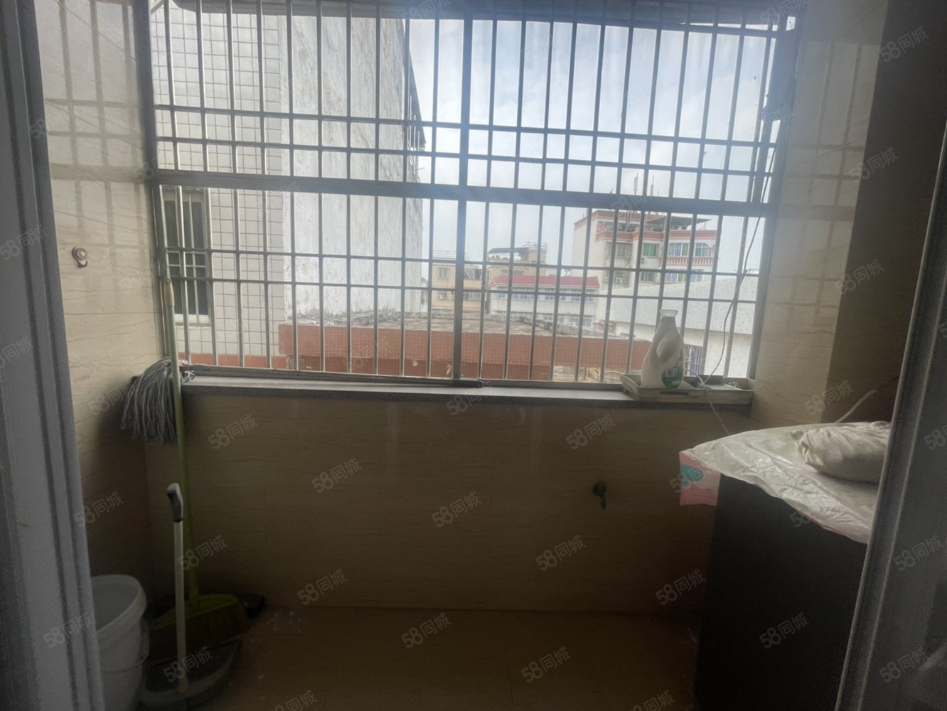 西荣路小区3室2厅1卫96㎡南北25万