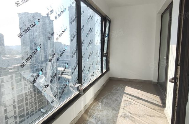 带车位 储藏室 正规三室 江山印 急售！中间楼层 万达广场