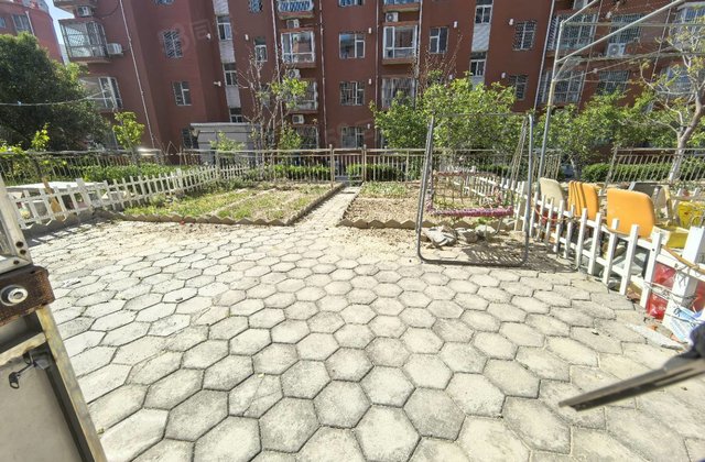 建设路一楼带院,地暖,水晶城3室大院子