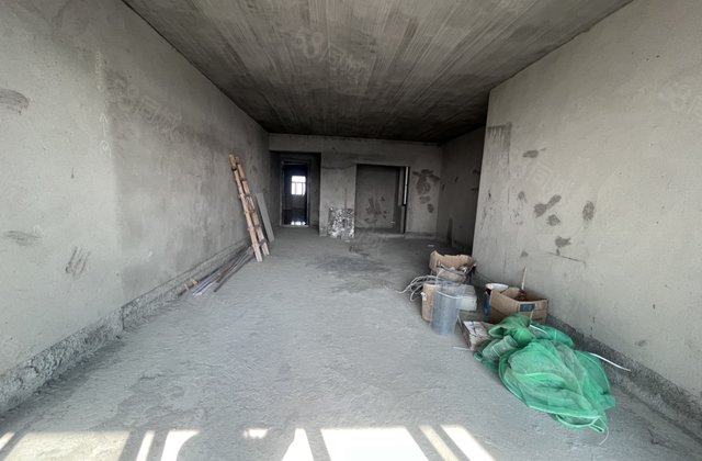 黄金海岸4室2厅137㎡80万二手房图片