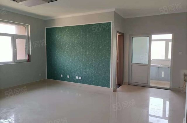 香江西邻佳苑新城边户精装三室两厅一卫一厨送车位地售39.9万