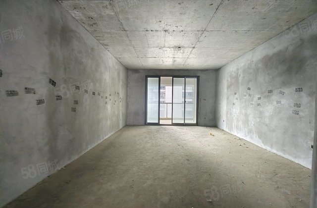 翔龙四方新城4室2厅2卫181㎡南北79.8万