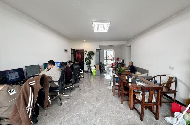 海峡广场4室2厅171㎡200万二手房图片