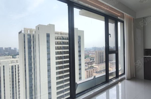 电梯次新未住，带车位送20个精装中央空调，落地窗包大税