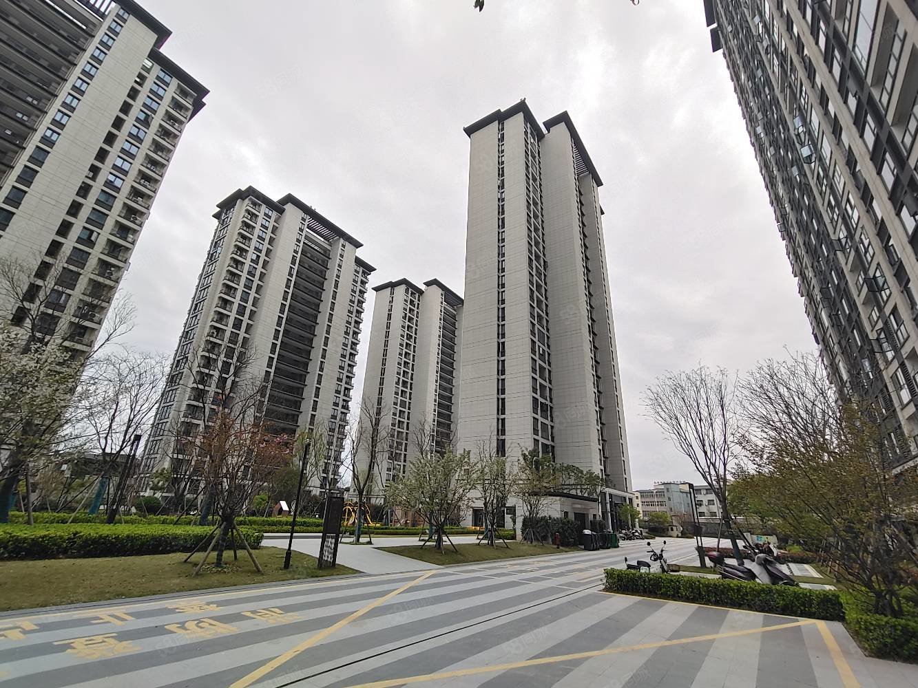 苏溪印象3室2厅2卫113㎡南北198万