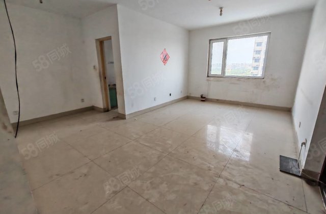 诚心出售，月季公园南邻观景房，好楼层！单价四千多，正规三室