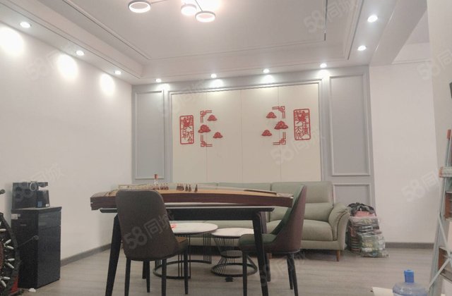 急售，新出婚房精装修，好楼层，送车库，水晶城，