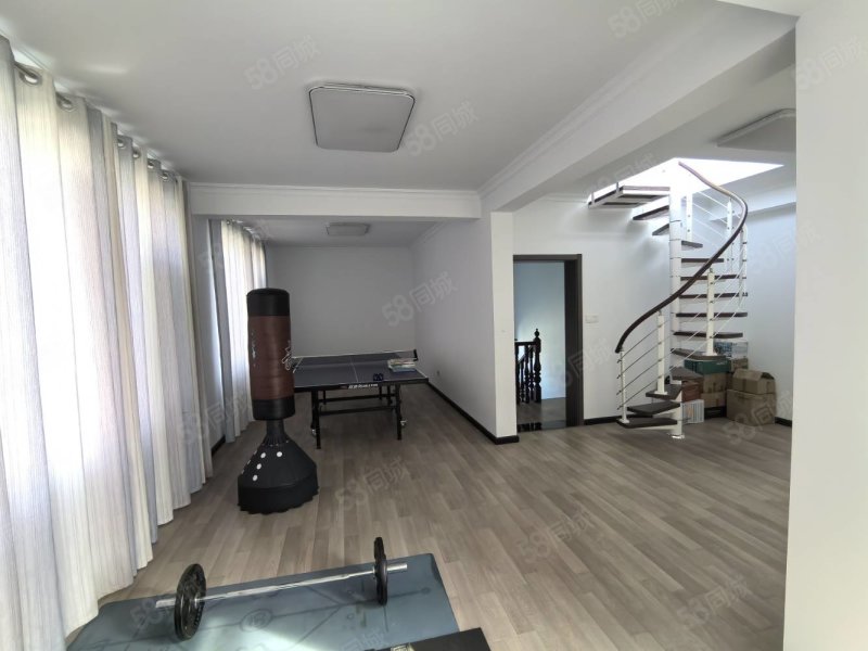 怡璟苑6室2厅4卫260㎡南北268万