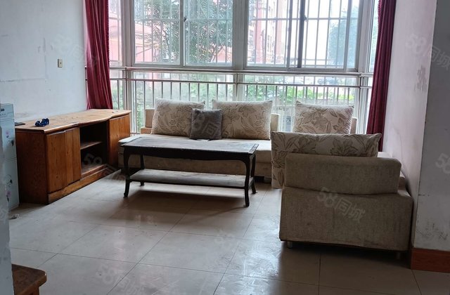 万达北邻一楼带大院子！一梯一户西边户正规两室送储藏室停车方便