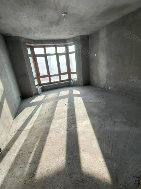 阳光四季4室2厅2卫200㎡南北58万