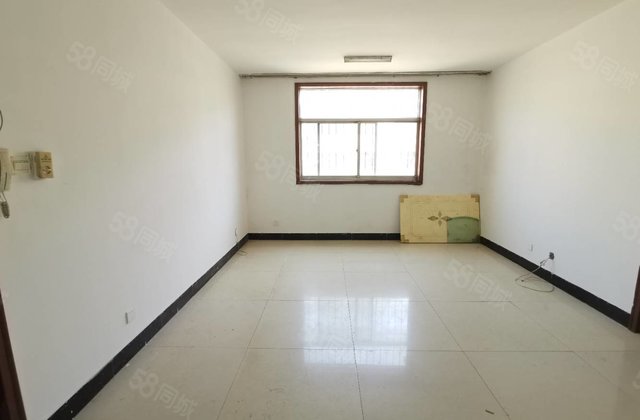 市中心，三室朝阳双阳台地暖房，121平64.8萬停车方便