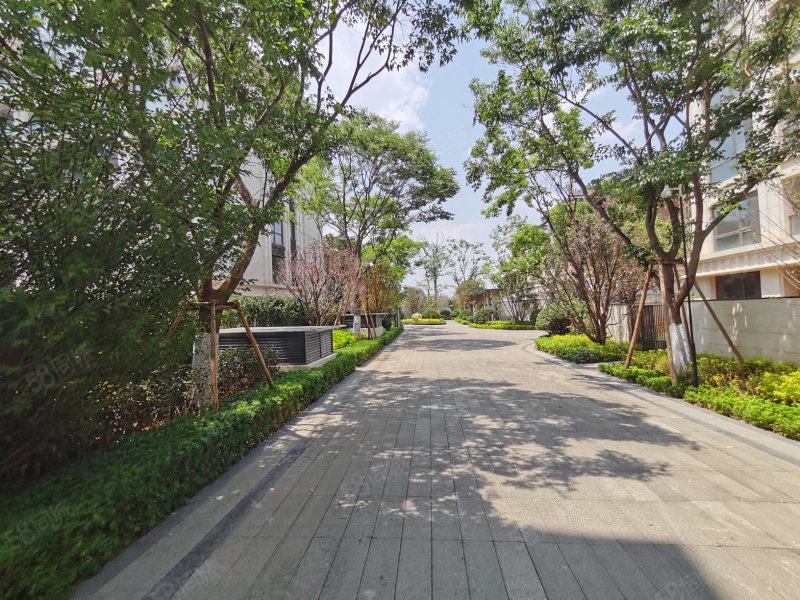 海东俊园2期精装修一楼带60平米2花园次新房小区环境优美