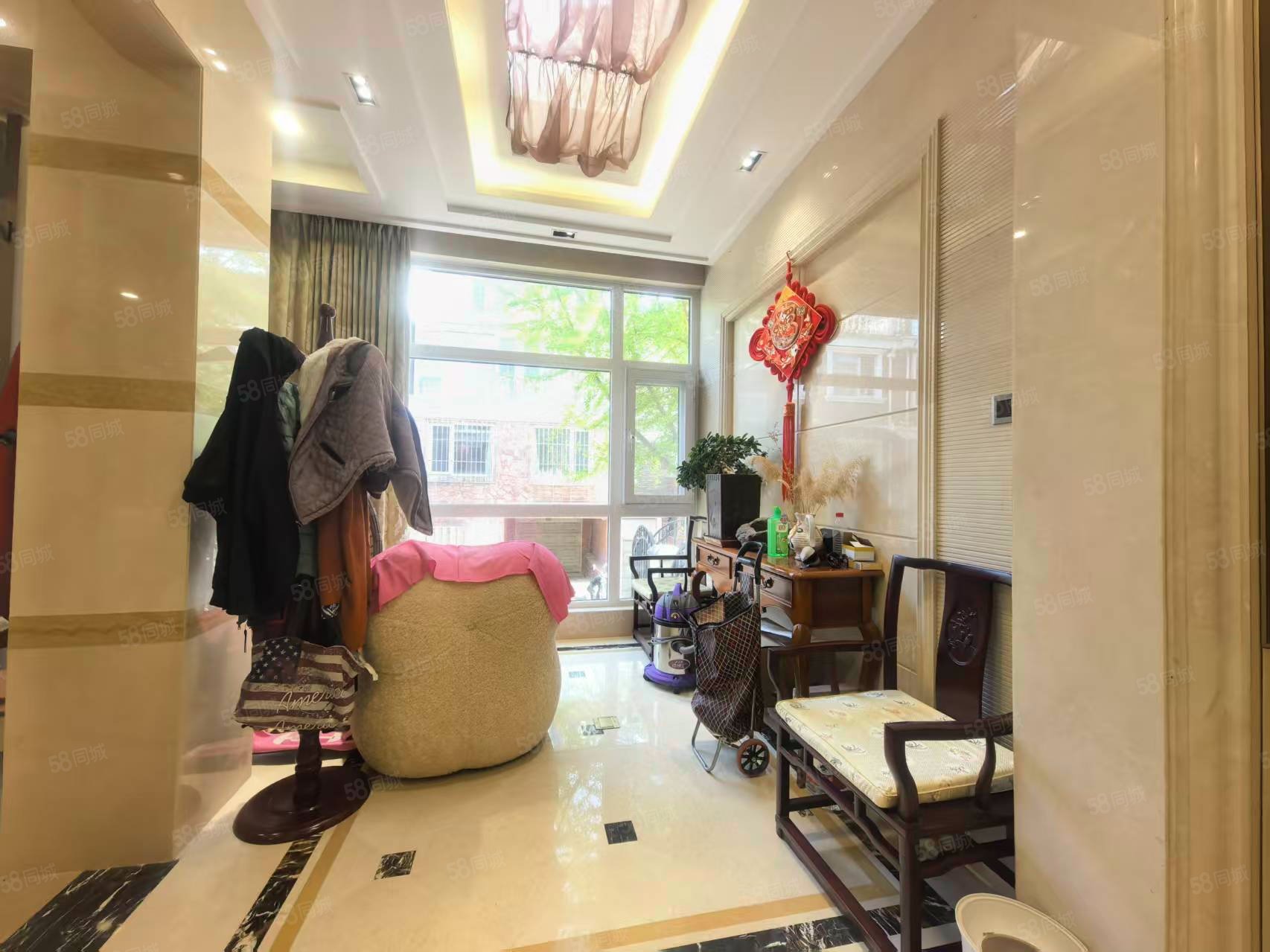 天鵝堡4室3廳4衛(wèi)247.03㎡南北830萬