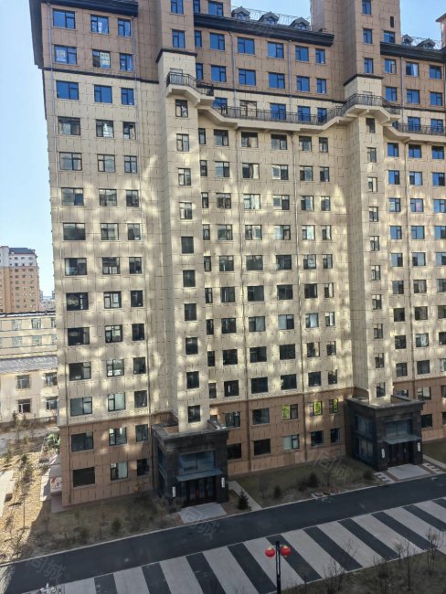 胜利嘉园3室2厅2卫124㎡南北85.8万